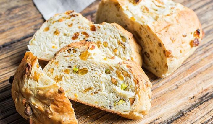 Pistachio Quark Bread